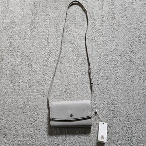 Tory Burch Robinson Convertible Crossbody Wallet in Concrete